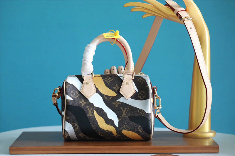 Fan Fashion Lu-Vi bags - 8152