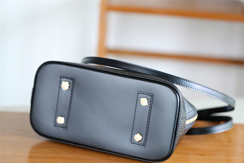 Fan Fashion Lu-Vi bags - 8256