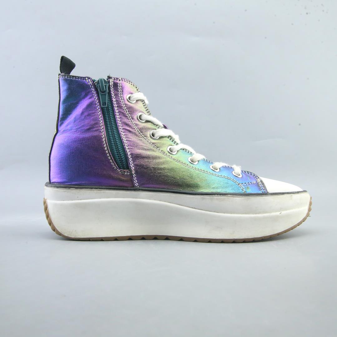 STEVE MADDEN .