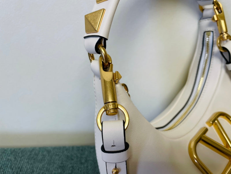 VAL LUXURY BAGS - FOR FASHION LOVERS  AFFORDABLE LUXURY BAGS- 586