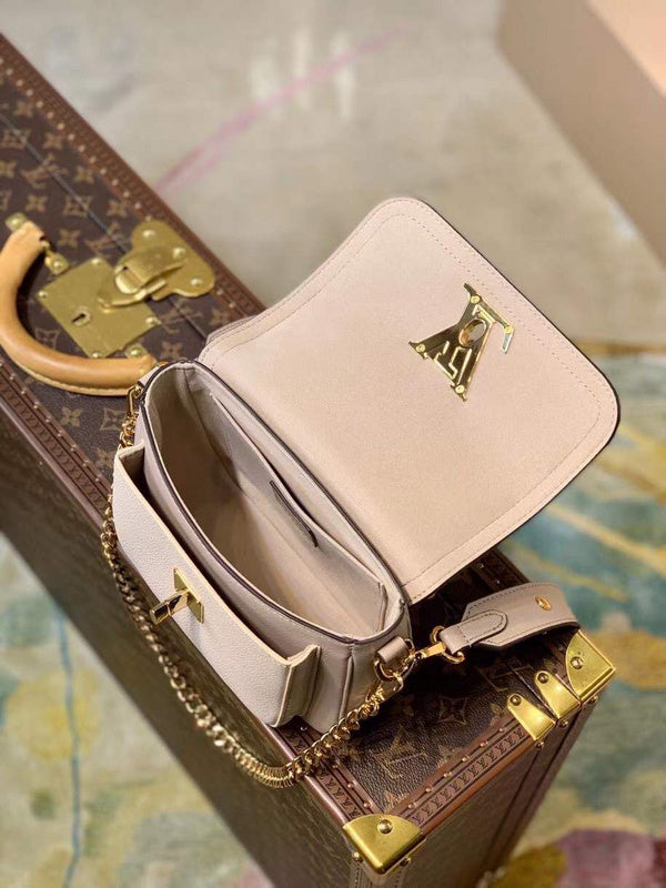 Fan Fashion Lu-Vi bags - 17544