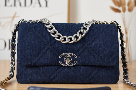 Amelia - CHL Bags - 2011