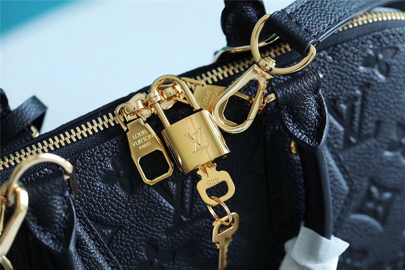Fan Fashion Lu-Vi bags - 8297