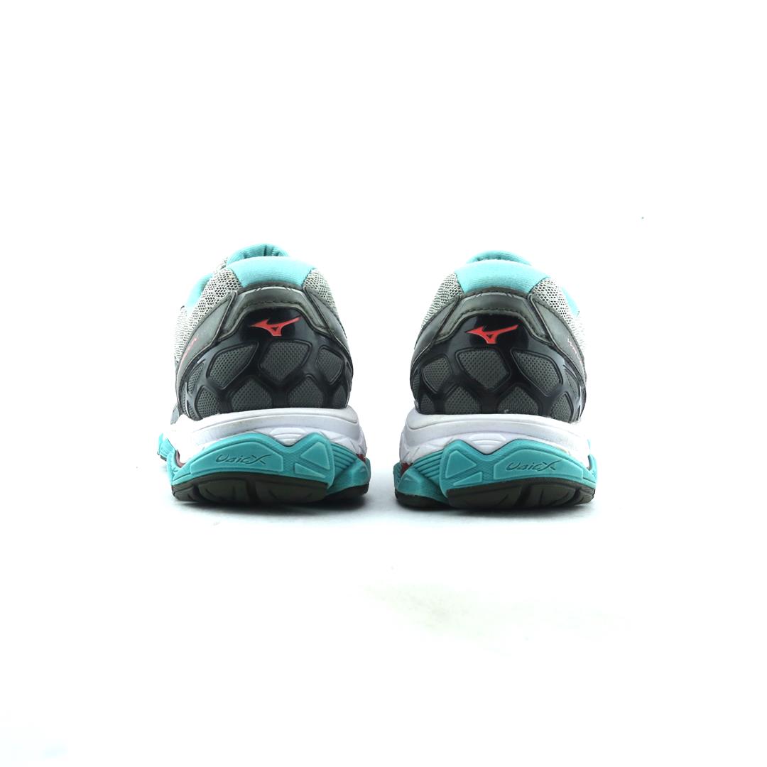 MIZUNO WAVE HORIZON