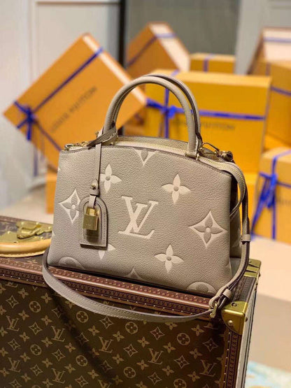 Fan Fashion Lu-Vi bags - 17429