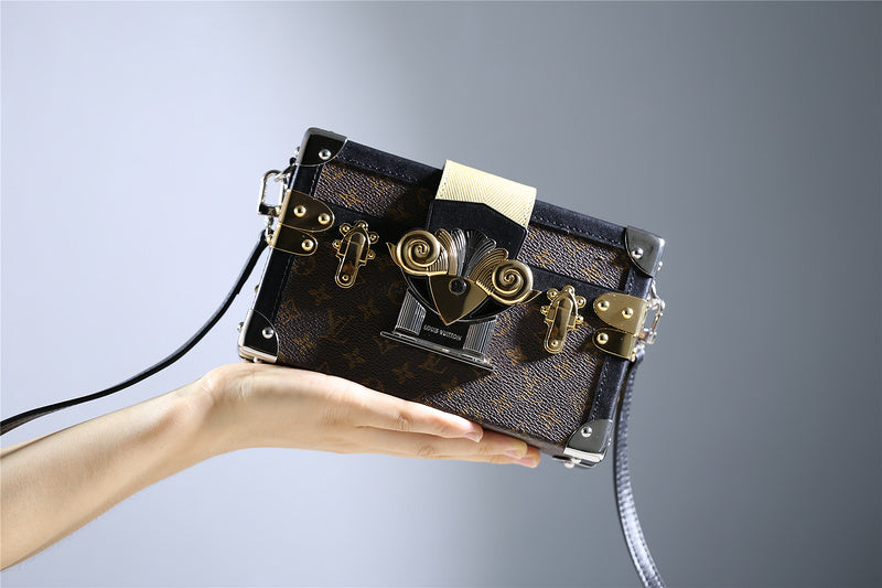 Fan Fashion Lu-Vi bags - 8226