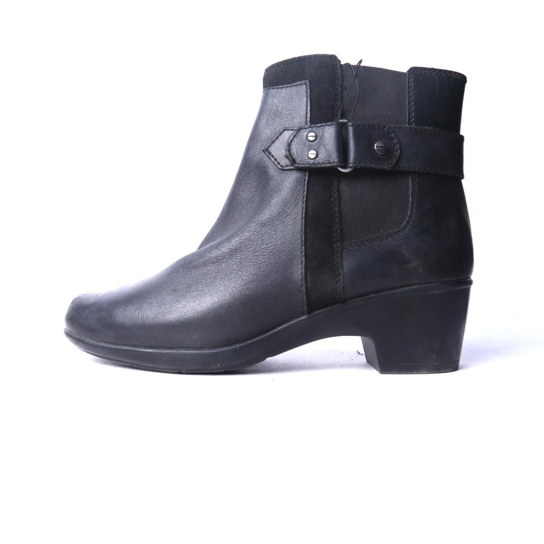 CLARKS .