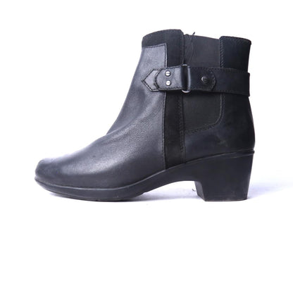 CLARKS .
