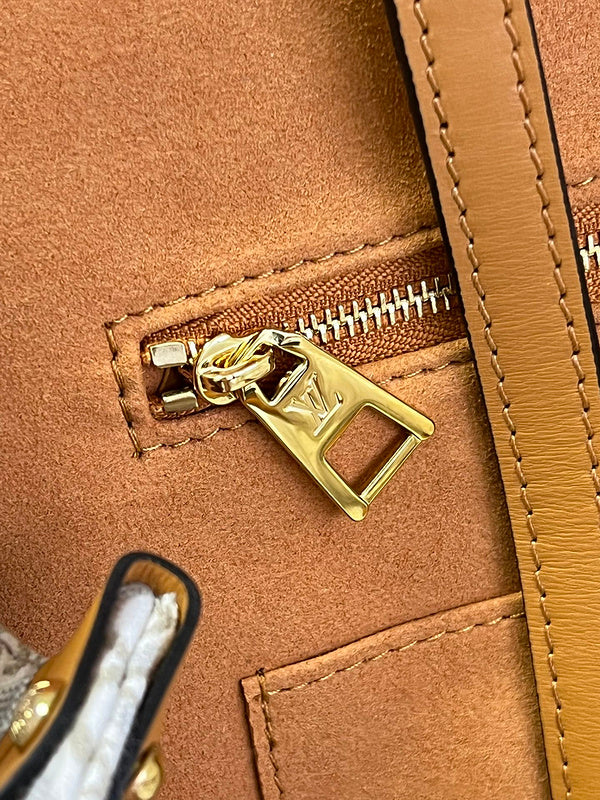 Fan Fashion Lu-Vi bags - 17157