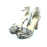 VINCE CAMUTO .