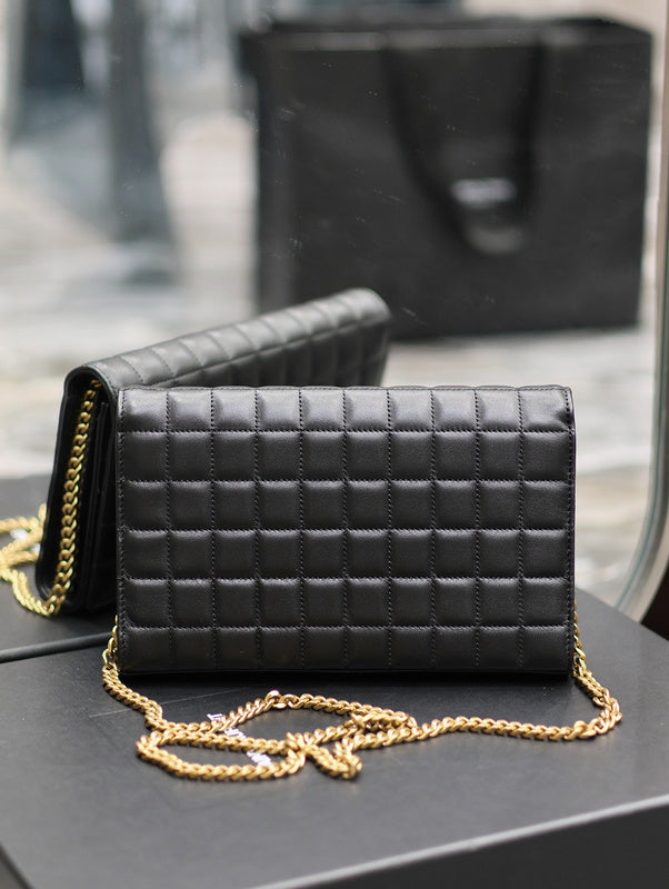 Amelia - YSL Bag - 1810