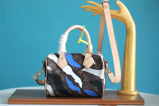 Fan Fashion Lu-Vi bags - 8154