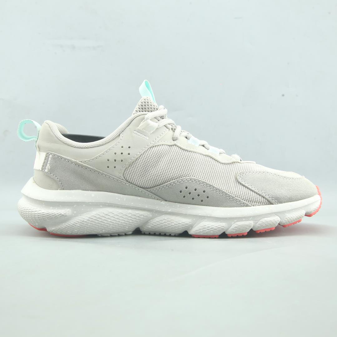 UNDER ARMOUR CHARGED VERSSERT SPECKLE