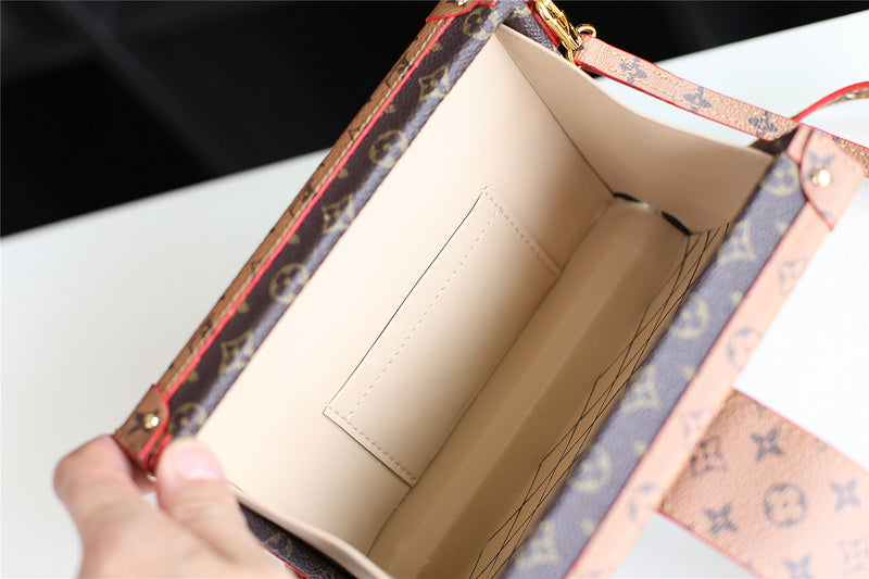 Fan Fashion Lu-Vi bags - 8220