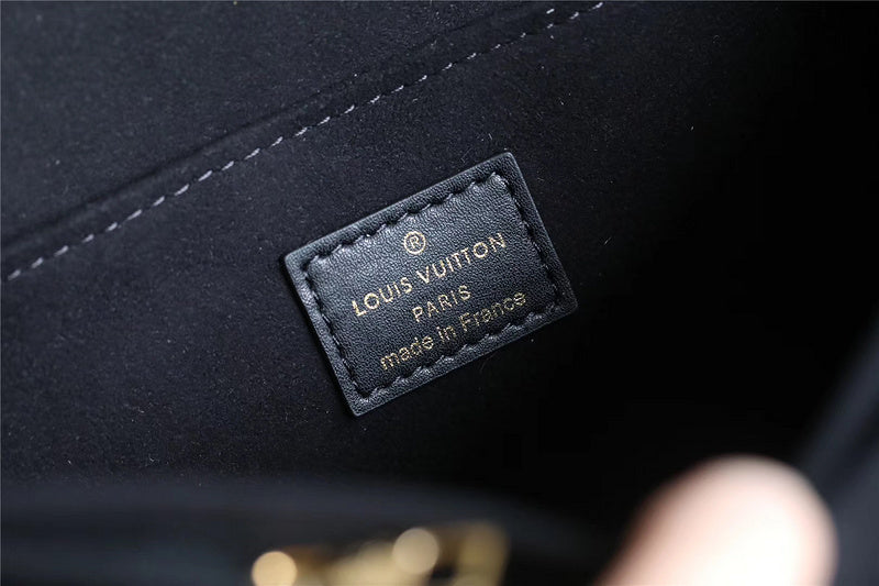 Fan Fashion Lu-Vi bags - 8136