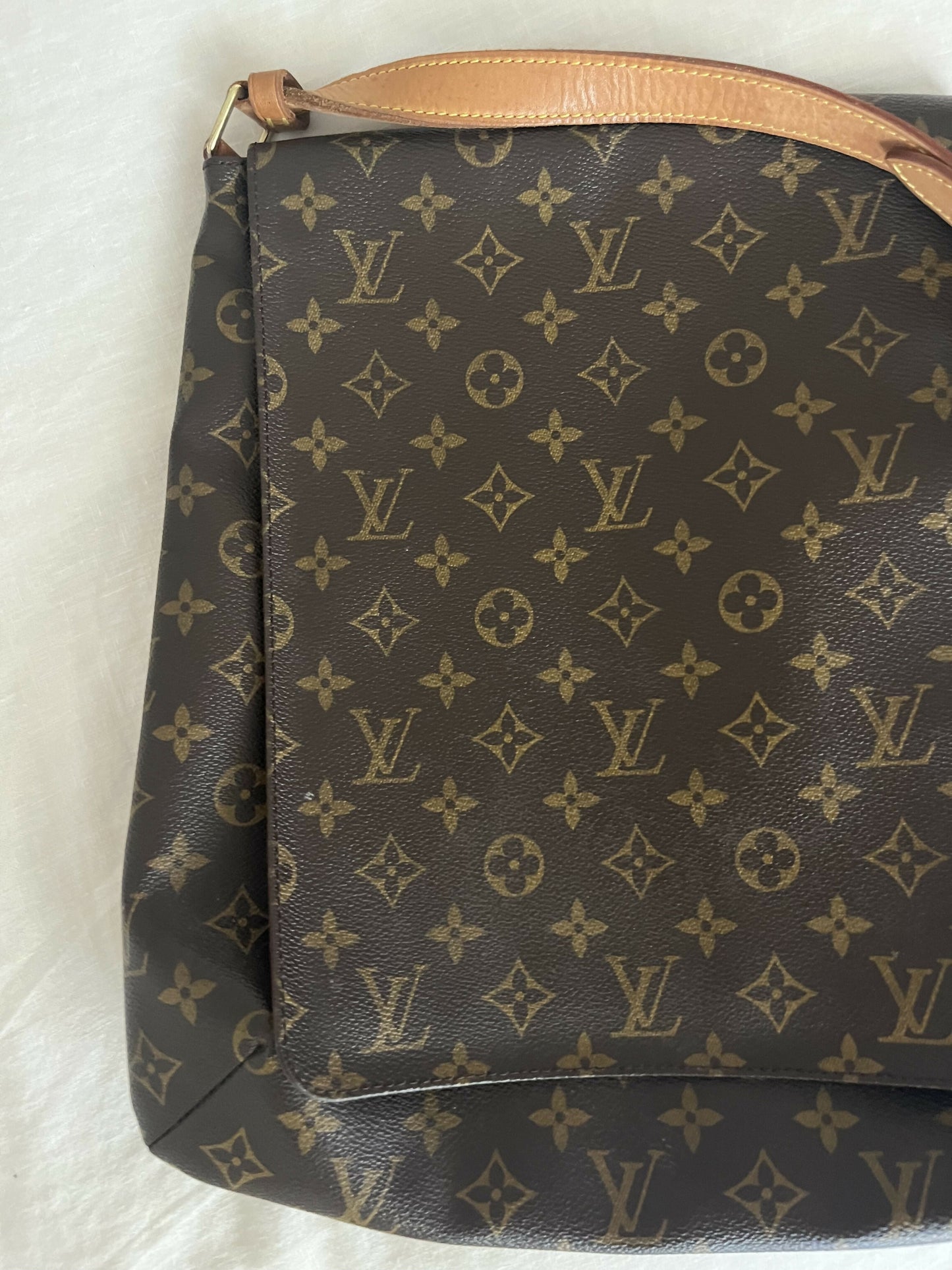 Louis Vuitton Monogram M tte