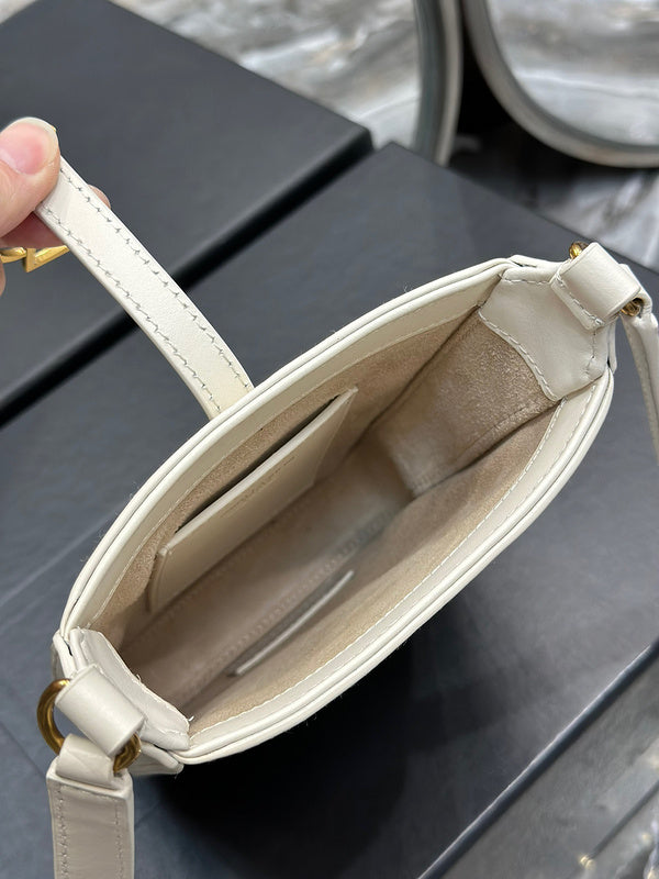 Amelia - YSL Bag - 4000