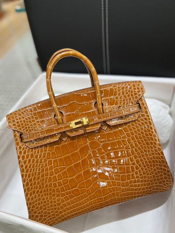 Amelia - HMS Bags - 1722