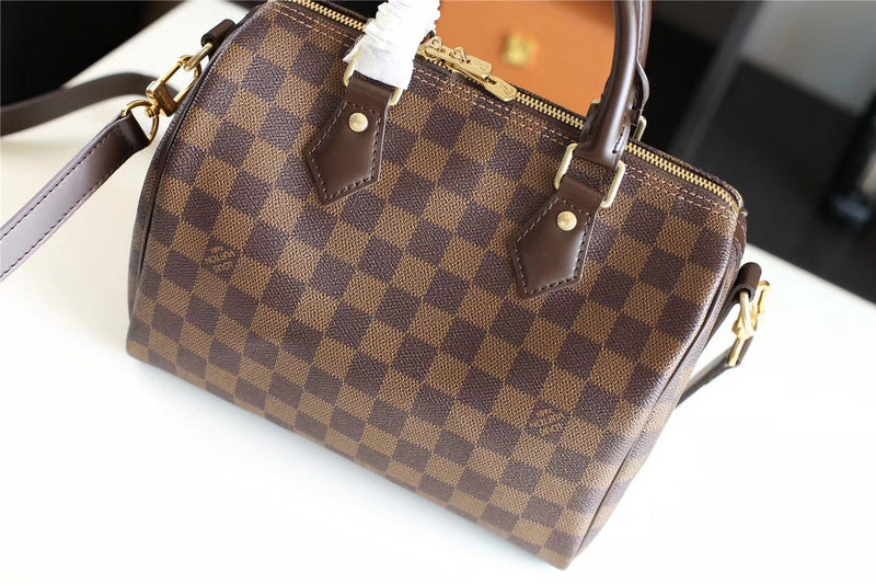 Fan Fashion Lu-Vi bags - 8149