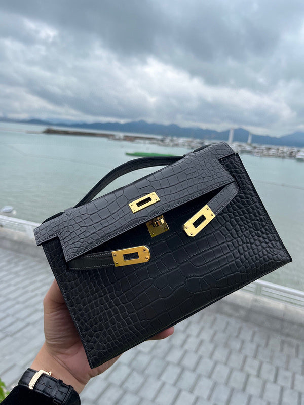Amelia - HMS Bags - 1637