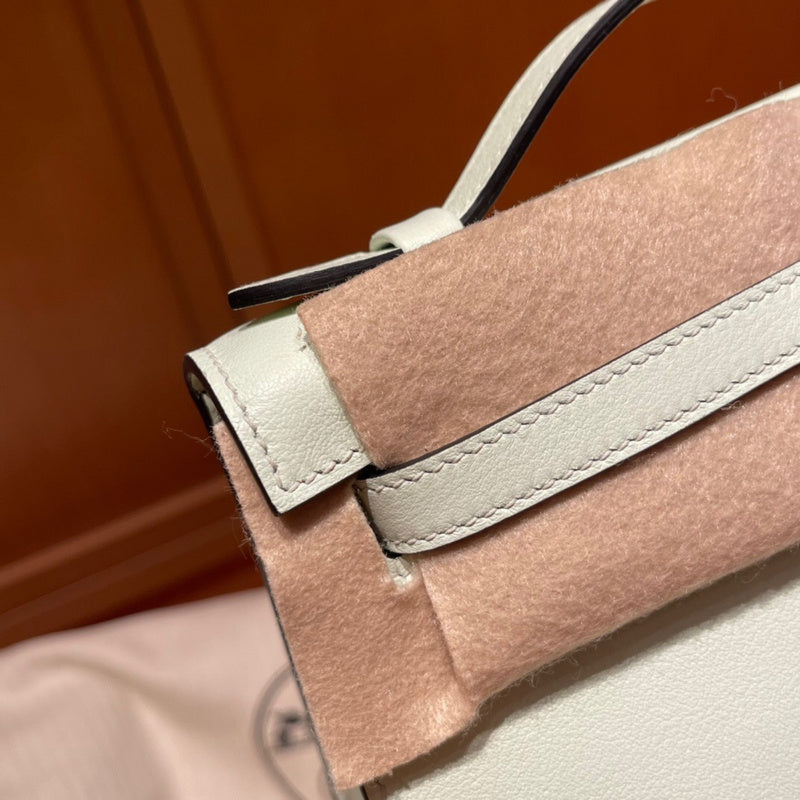 Amelia - HMS Bags - 1664