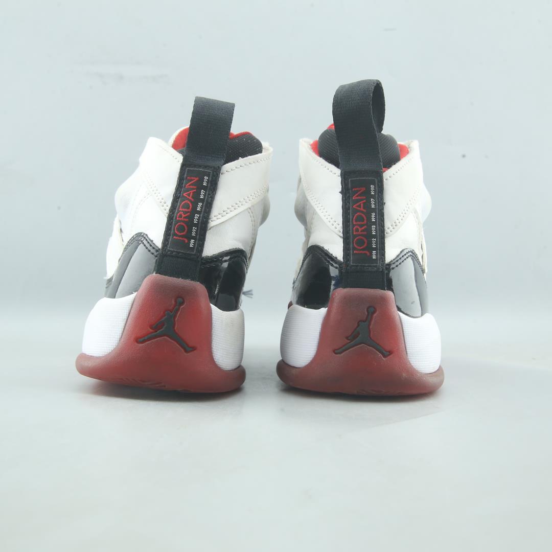 JORDAN  JUMPMAN TWO TREY