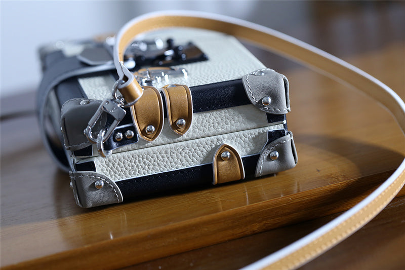 Fan Fashion Lu-Vi bags - 8231