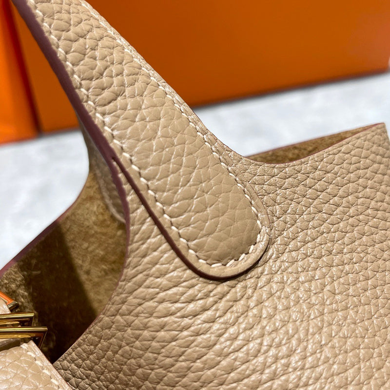 Amelia - HMS Bags - 1736