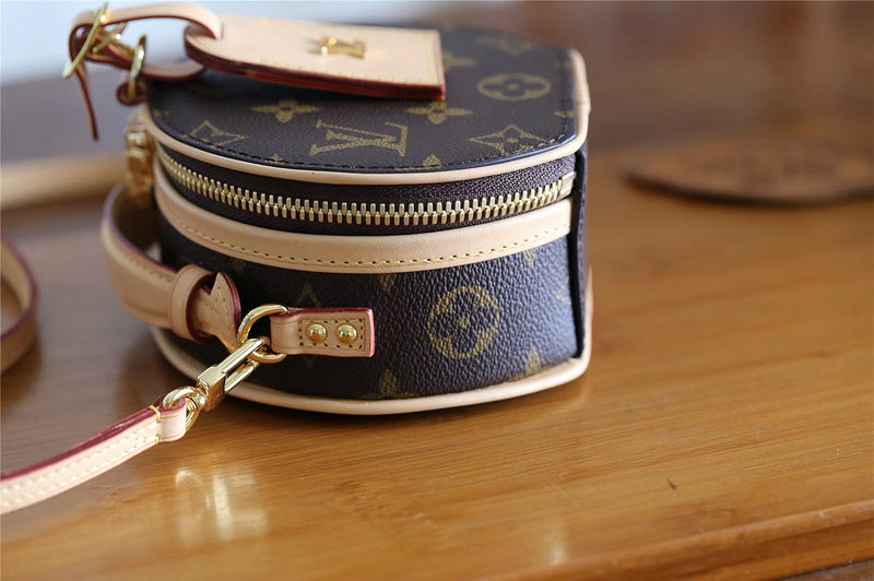 Fan Fashion Lu-Vi bags - 8338
