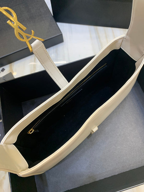 Amelia - YSL Bag - 2383