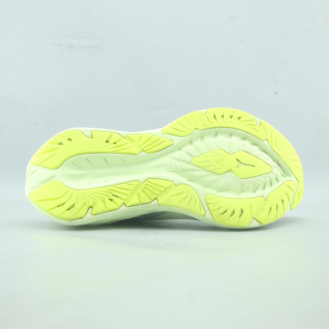 ASICS NOVABLAST 4