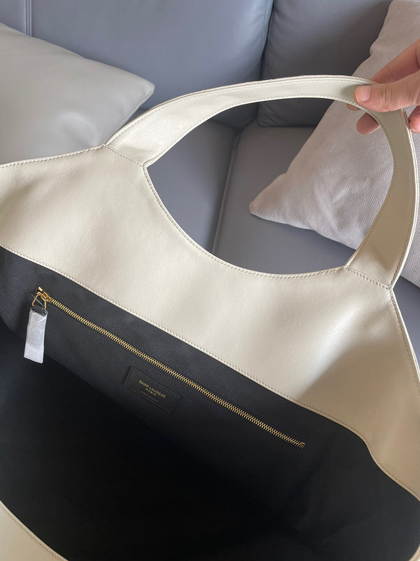 Amelia - YSL Bag - 3718