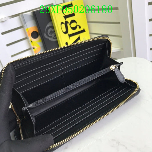 Amelia - CAH Wallet - 012