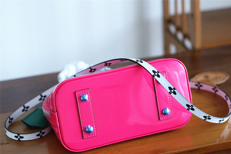 Fan Fashion Lu-Vi bags - 8276