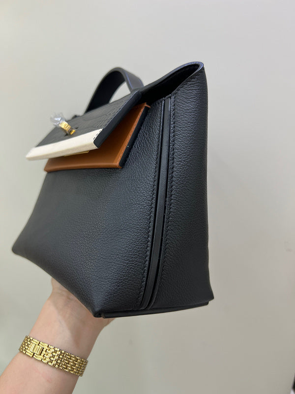 Amelia - HMS Bags - 1726