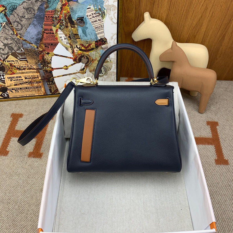 Amelia - HMS Bags - 1719