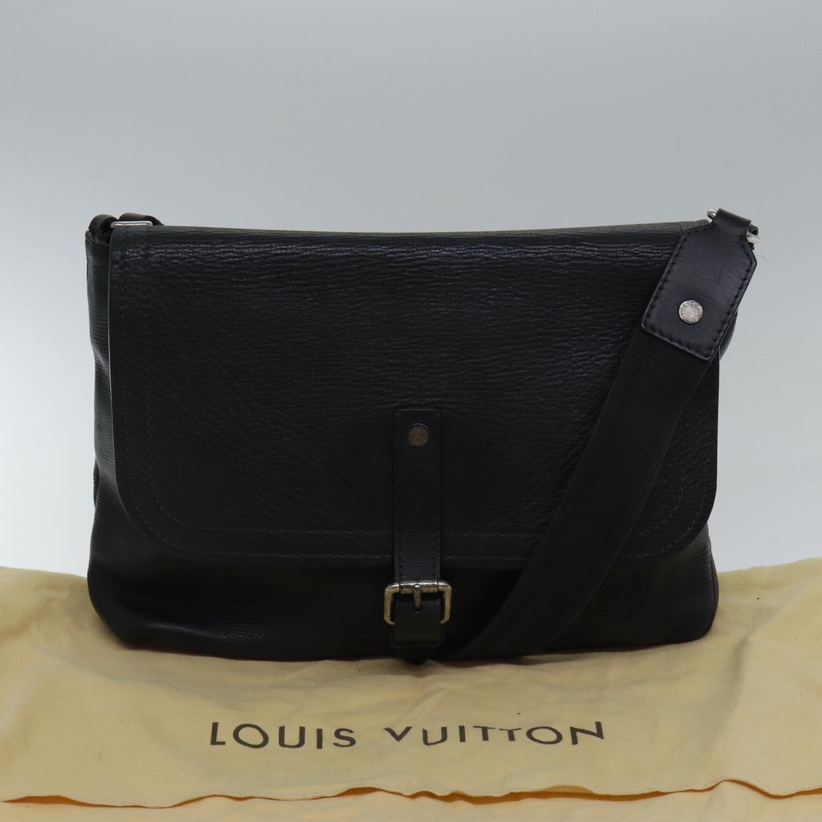 LOUIS VUITTON Utah Ohama Shoulder Bag Leather Black Silver LV Auth bs17487