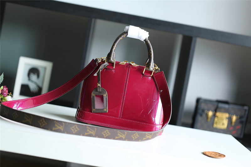 Fan Fashion Lu-Vi bags - 8282