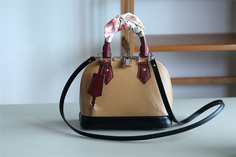 Fan Fashion Lu-Vi bags - 8263