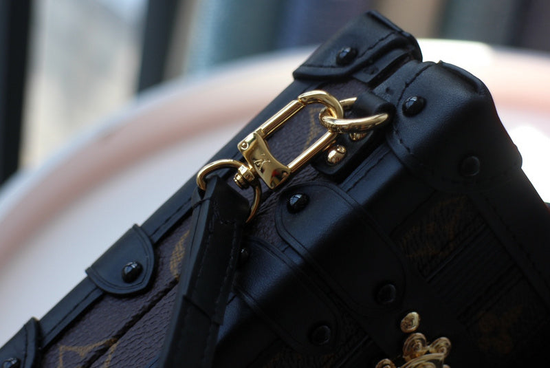Fan Fashion Lu-Vi bags - 17658