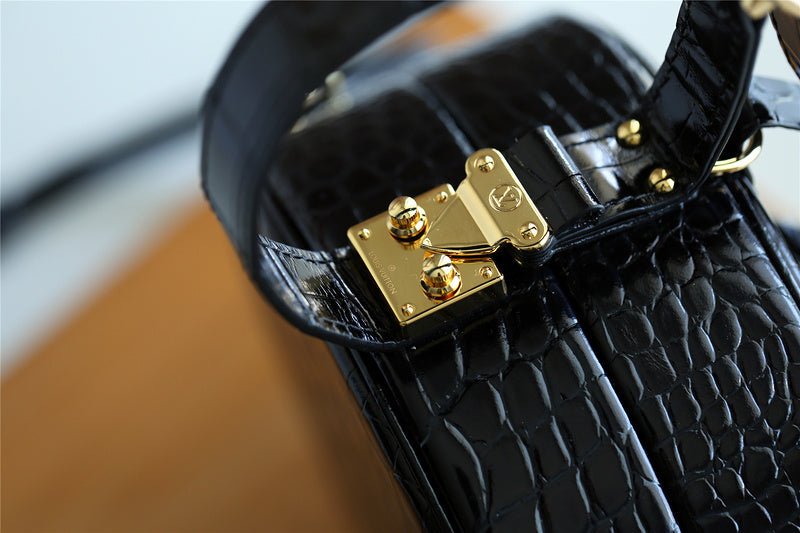 Fan Fashion Lu-Vi bags - 8325