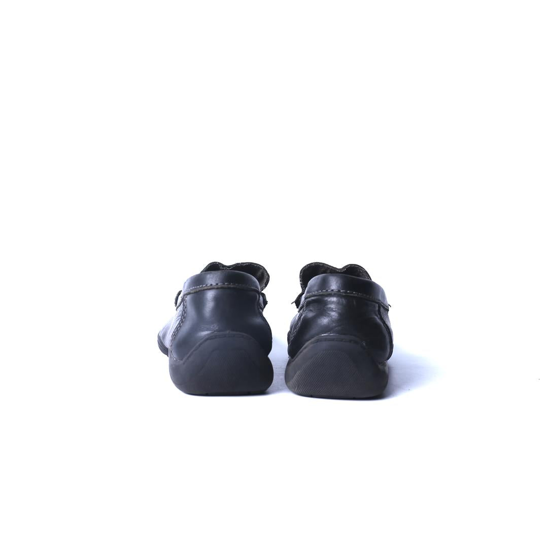 KENNETH COLE REACTION .
