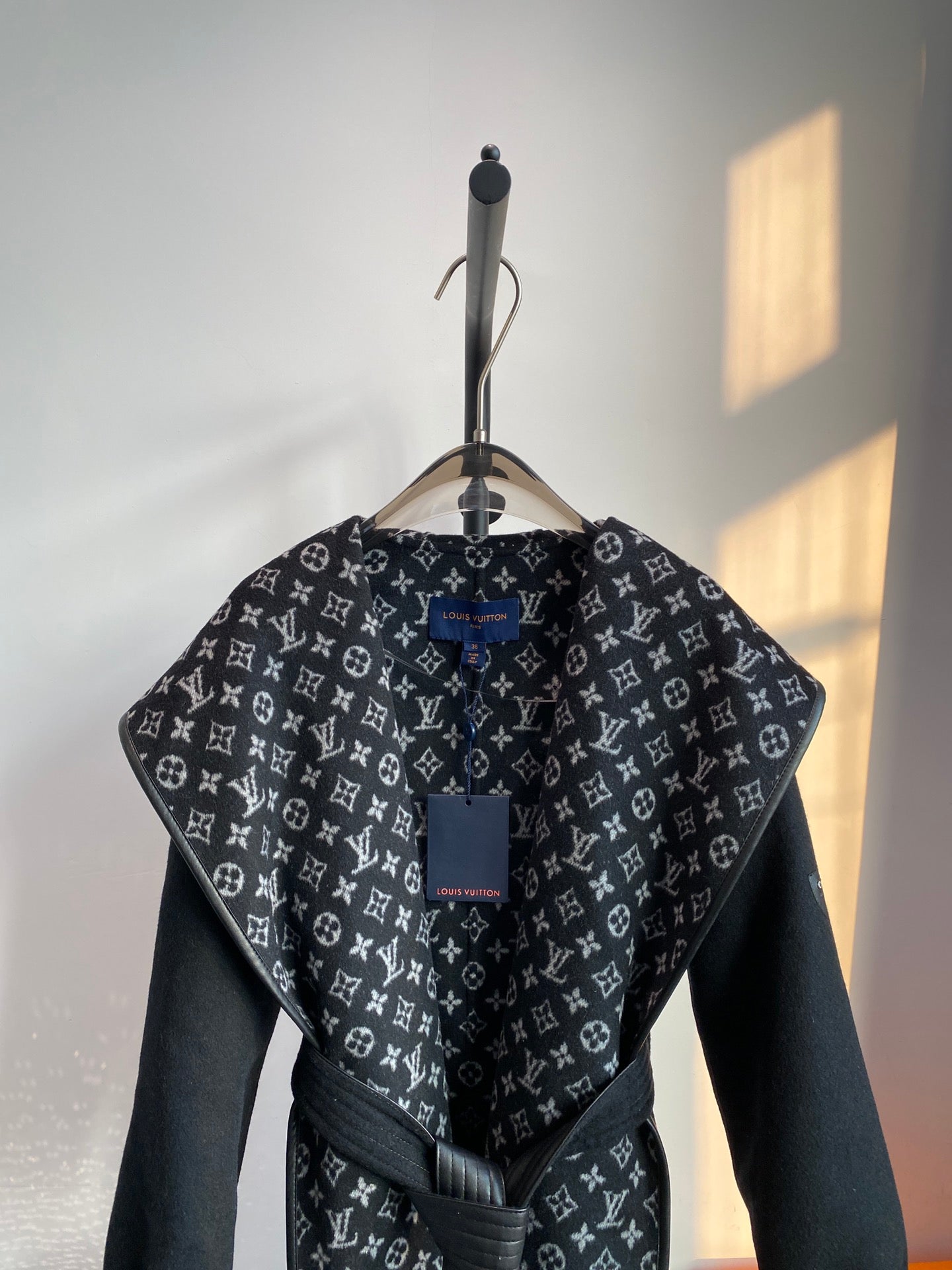 Luxury Louis Vuitton  Wrap Coat 040