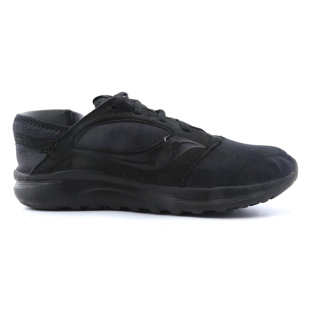 SAUCONY  KINETA RELAY