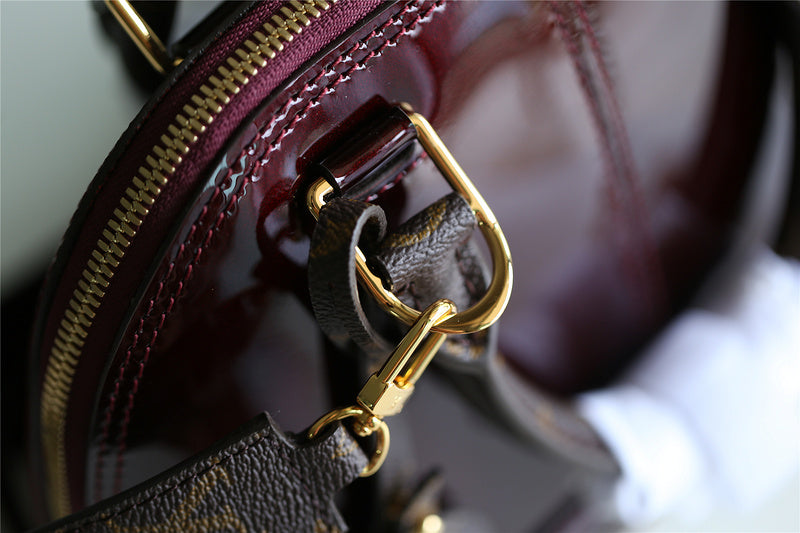 Fan Fashion Lu-Vi bags - 8279
