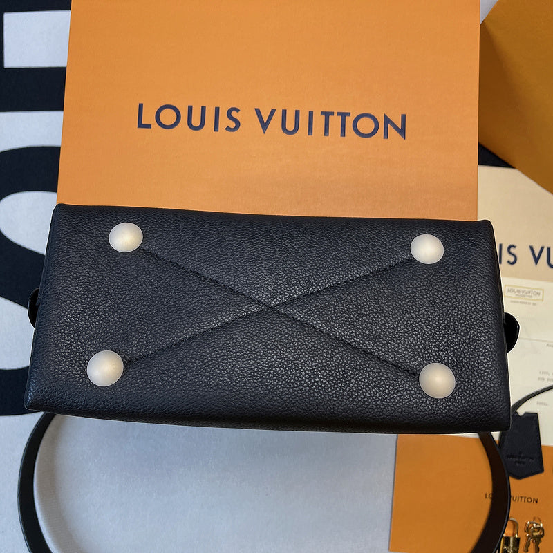Fan Fashion Lu-Vi bags - 8297