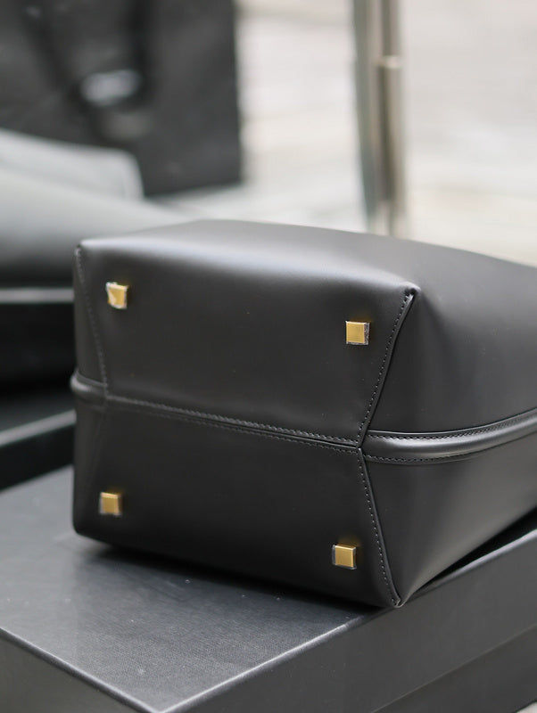Amelia - YSL Bag - 1850