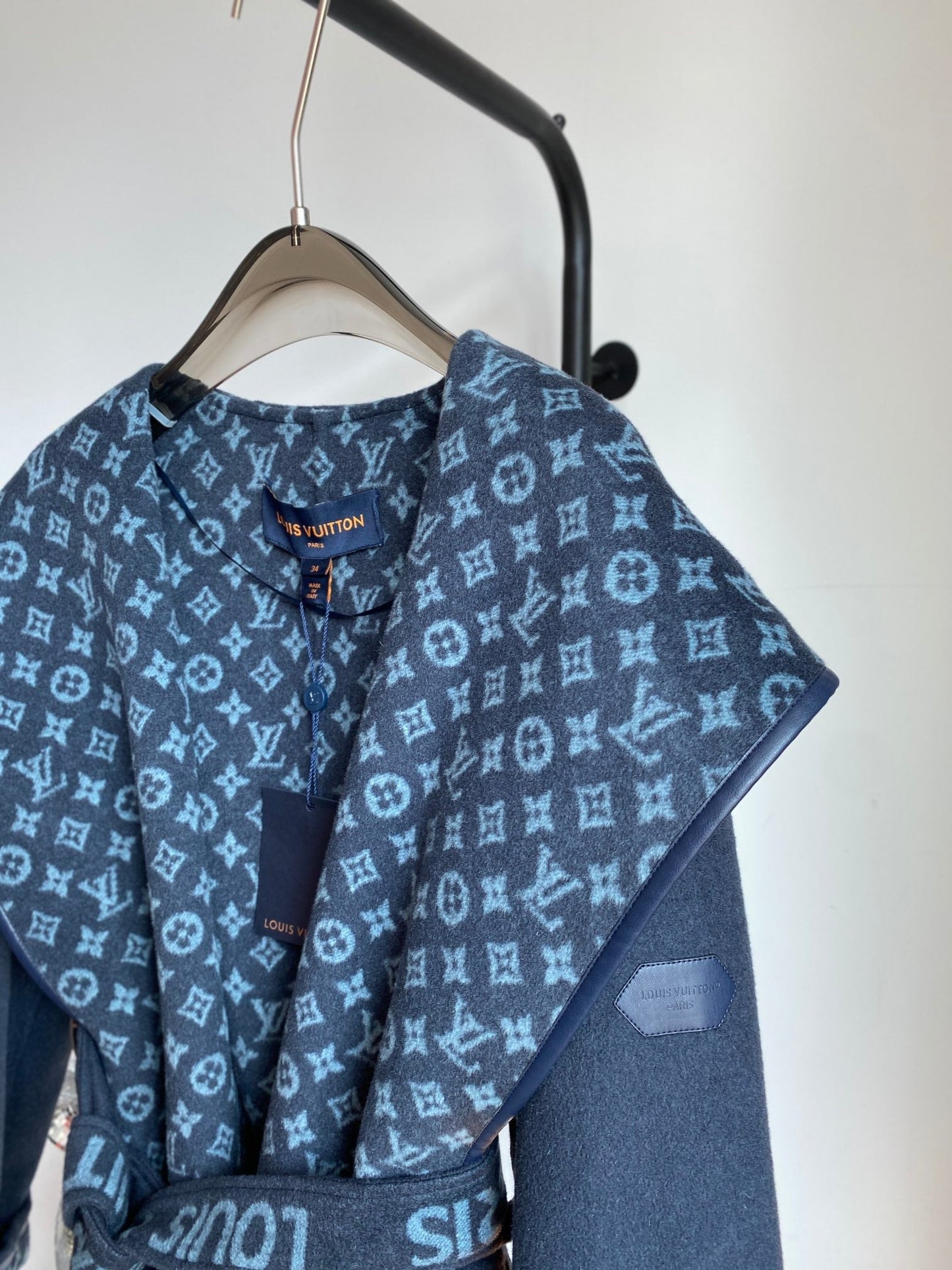 Luxury Louis Vuitton  Wrap Coat 039