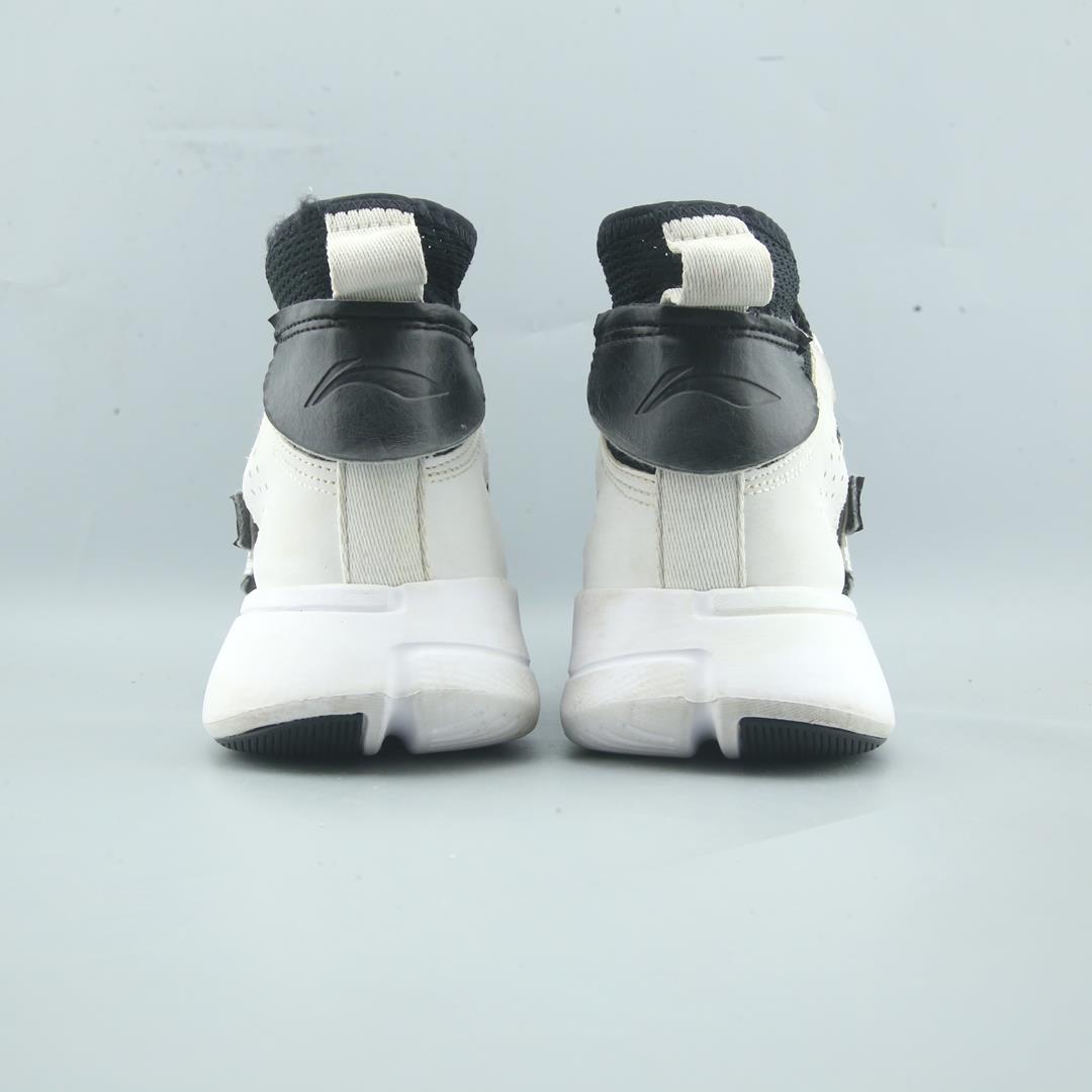 LI-NING ESSENCE 2 MID