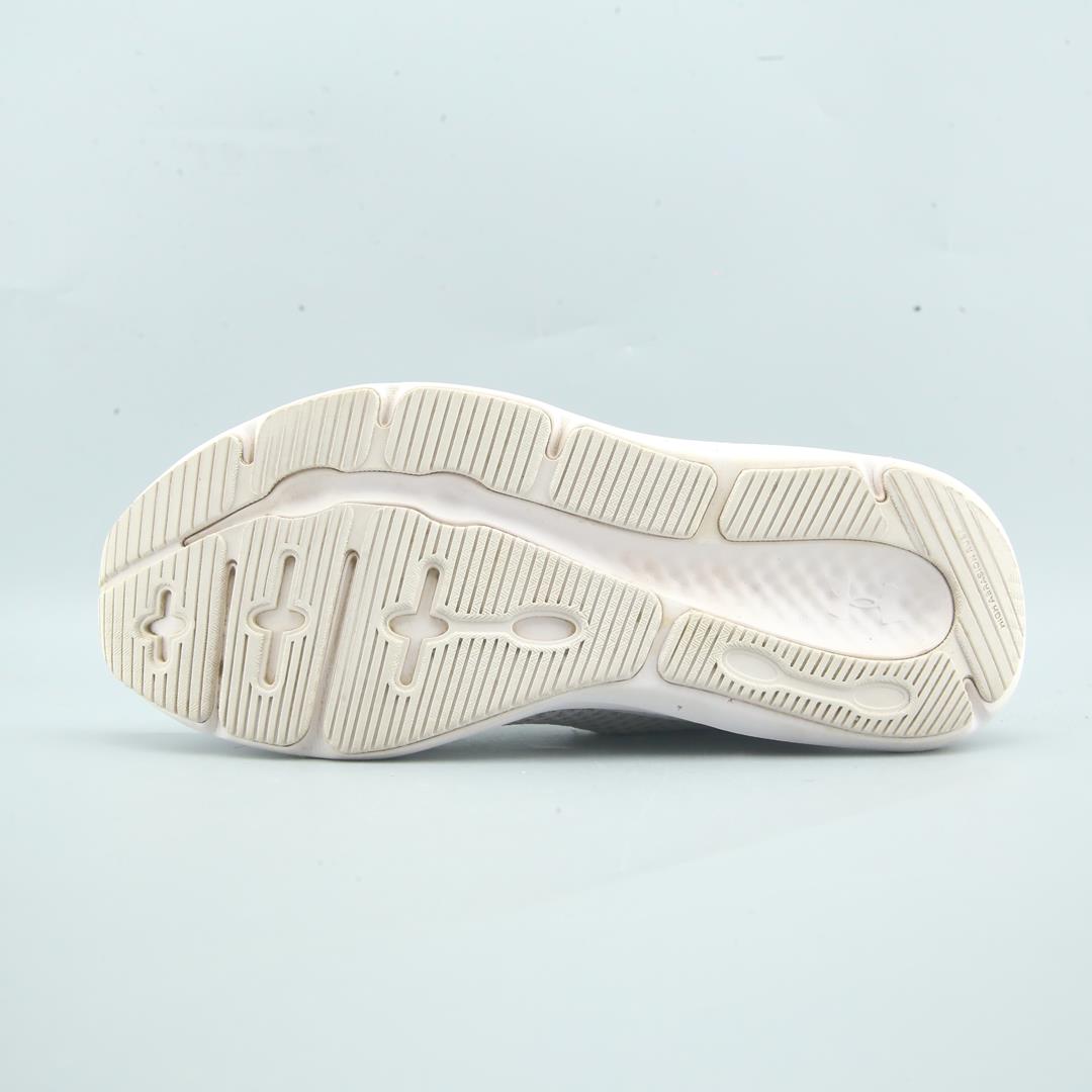 UNDER ARMOUR  CHARGED PURSUIT 3